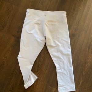 Lululemon crop siz 4 white with tan.